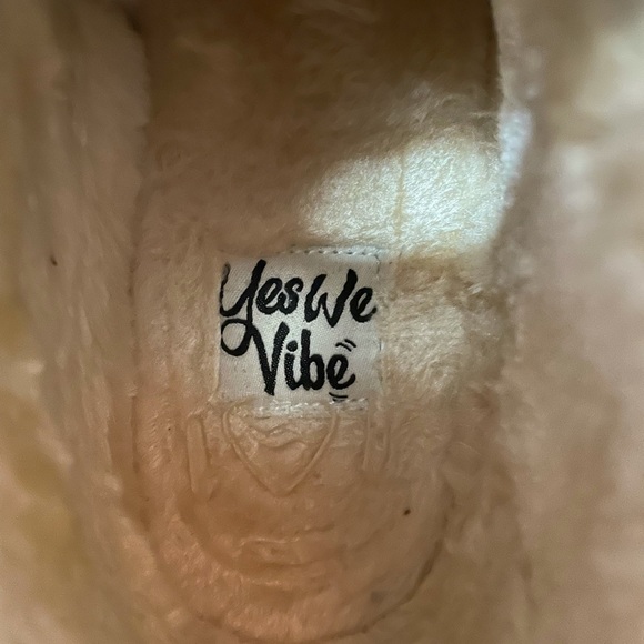 Yes we vibe slip on shoe - Picture 5 of 6